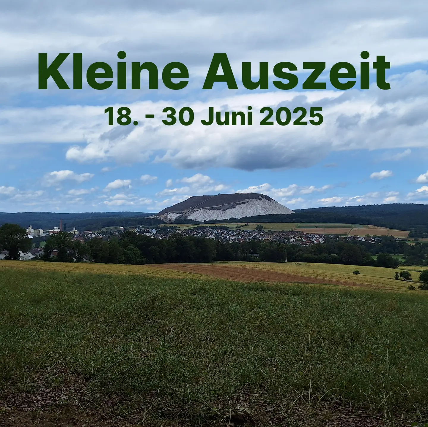 Foto: Kaliberg Neuhof (auch Monte Kali genannt) und Umgebung, vom Berg auf der anderen Seite fotografiert.